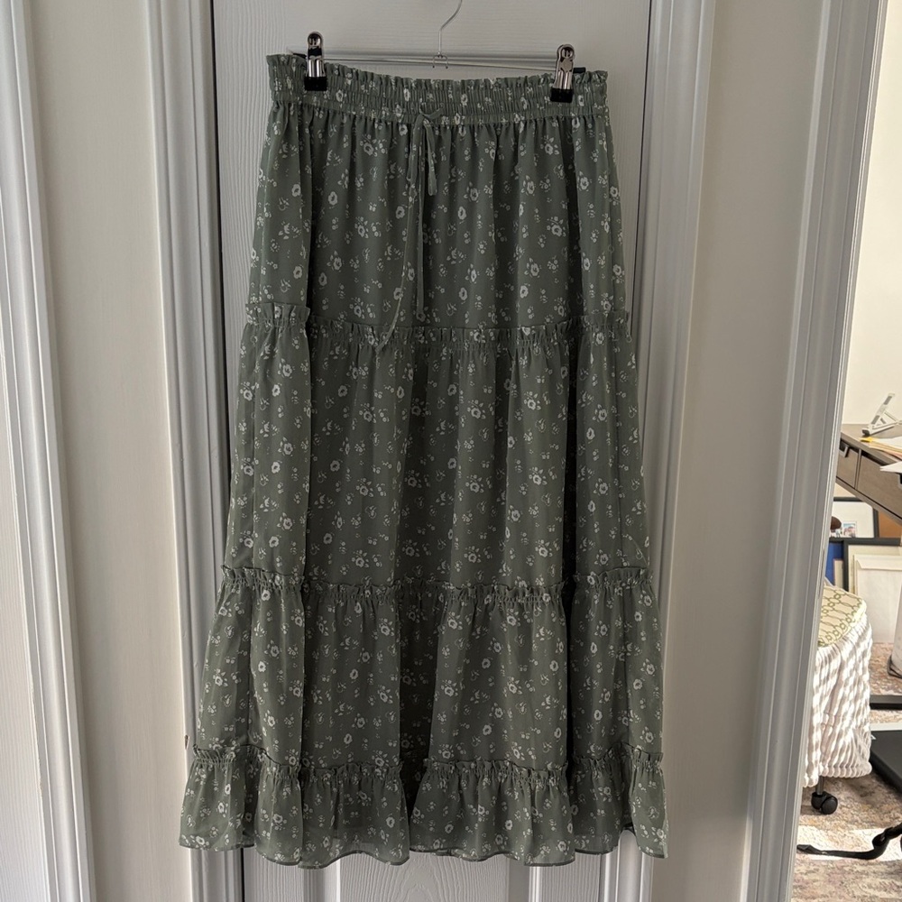 MADEWELL Women's Olive Green Tiered Floral Midi Skirt